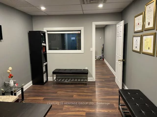 10255, Yonge, Crosby, Richmond Hill