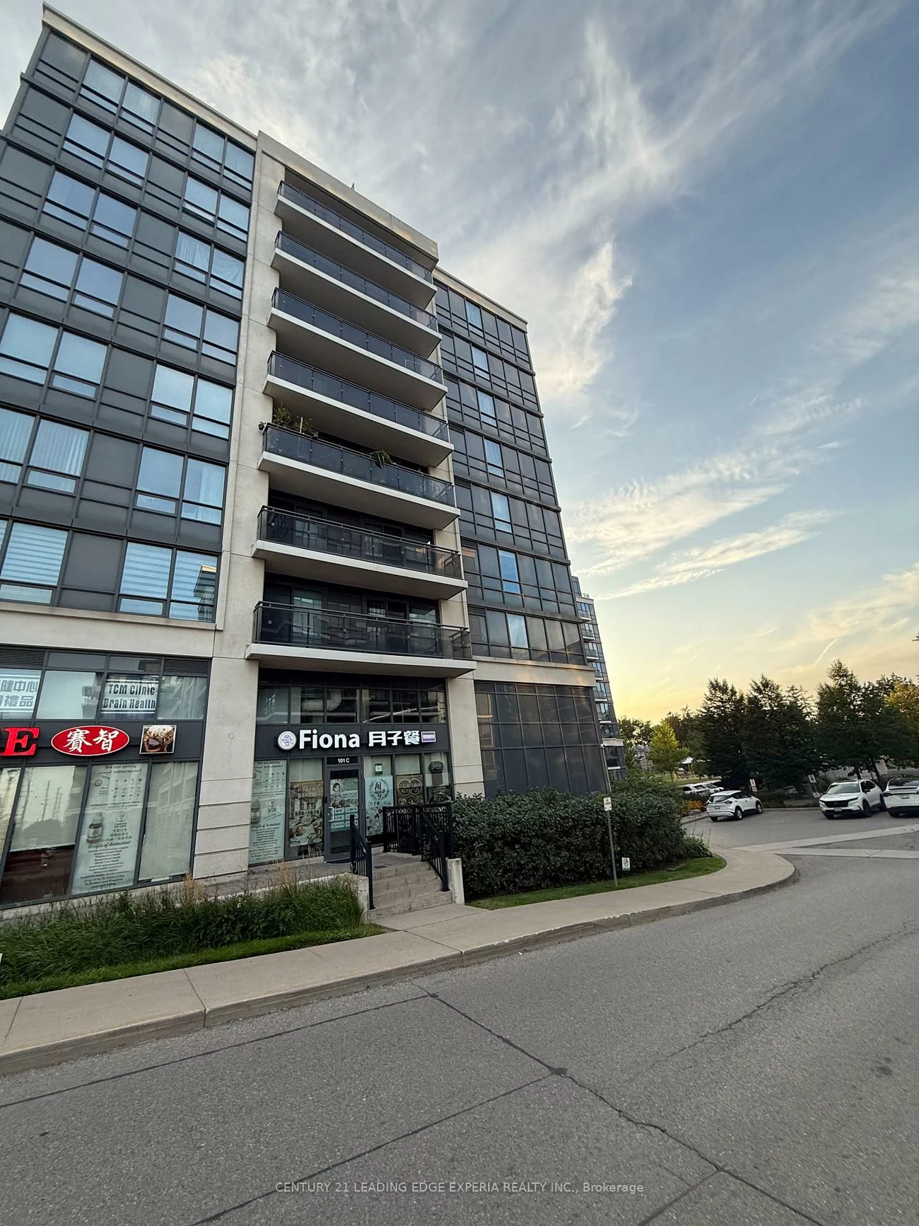 370, Hwy 7 East, Doncrest, Richmond Hill