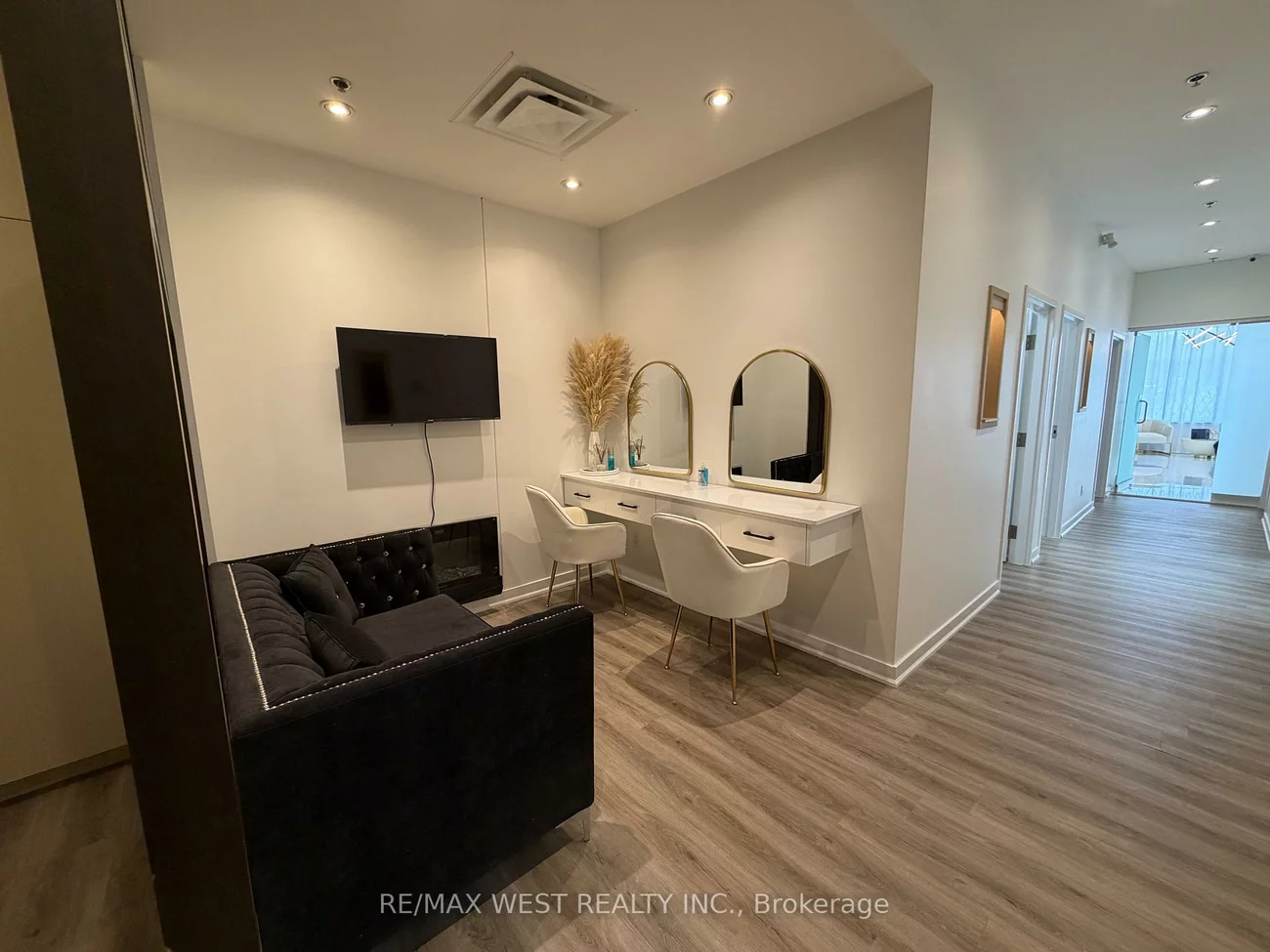 1390, Major Mackenzie, Bayview Hill, Richmond Hill