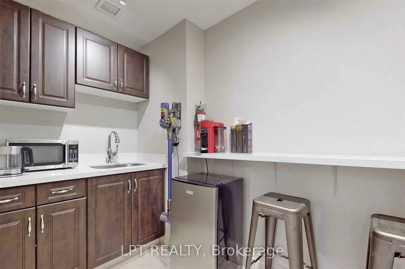 30, Wertheim, Beaver Creek Business Park, Richmond Hill