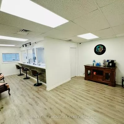 10255, Yonge, Crosby, Richmond Hill