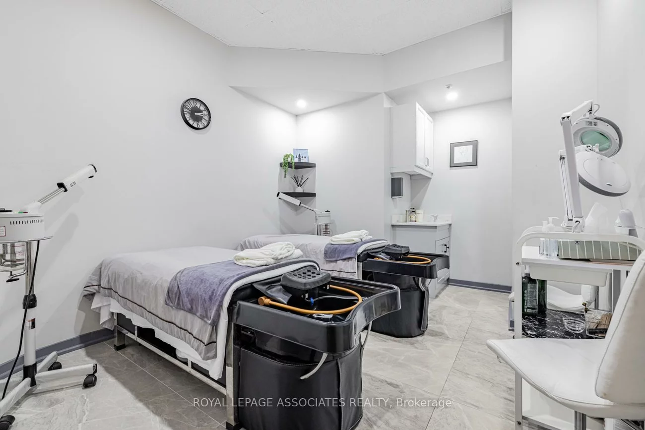 1390, Major Mackenzie, Bayview Hill, Richmond Hill