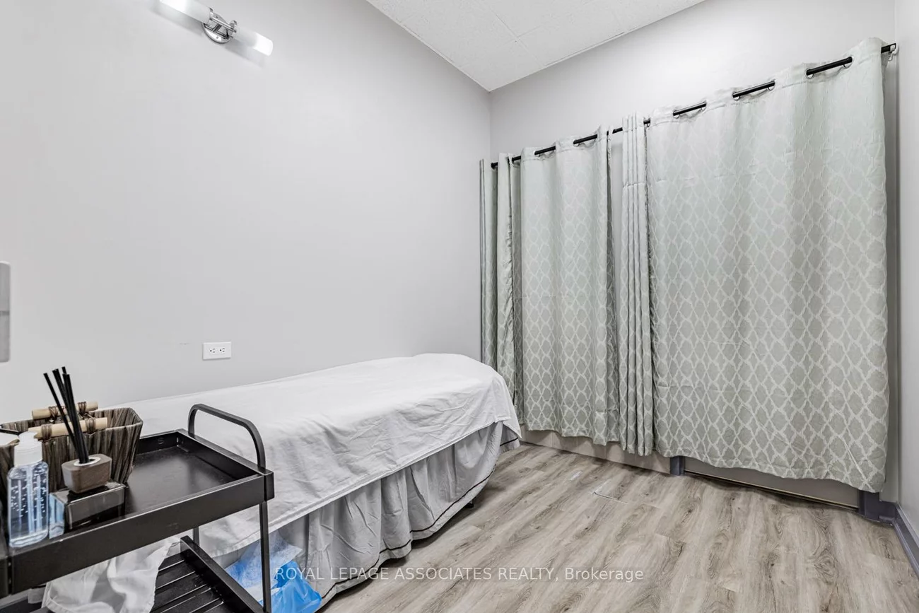 1390, Major Mackenzie, Bayview Hill, Richmond Hill