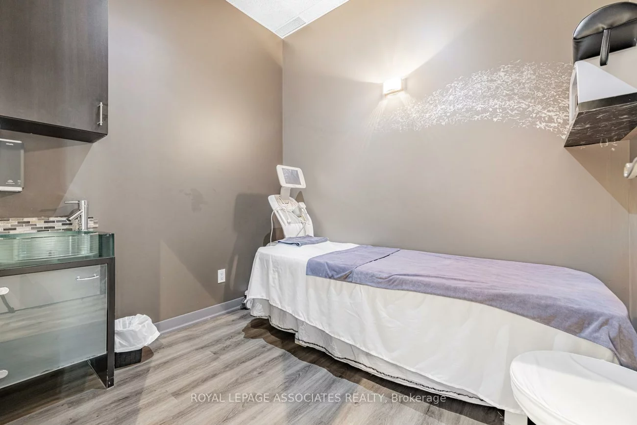 1390, Major Mackenzie, Bayview Hill, Richmond Hill