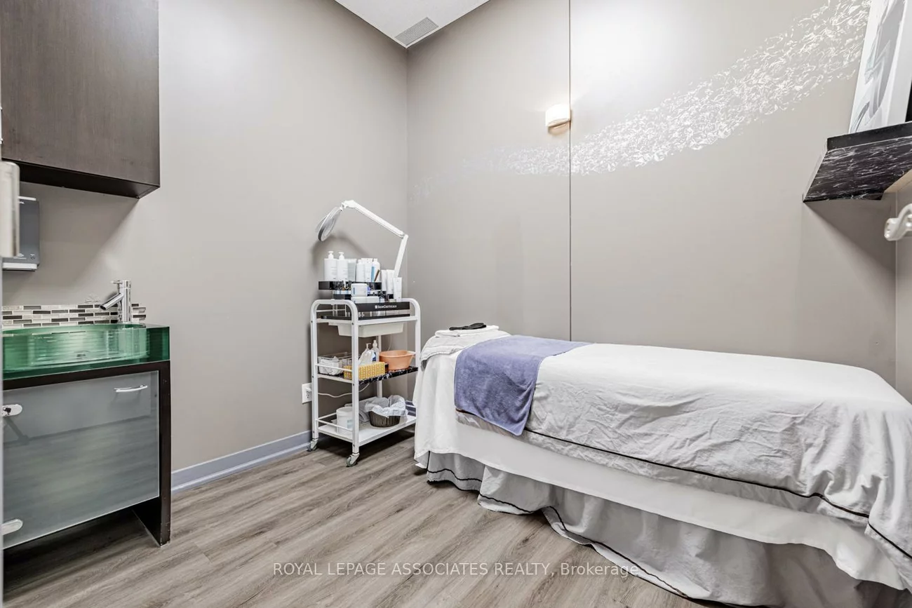 1390, Major Mackenzie, Bayview Hill, Richmond Hill