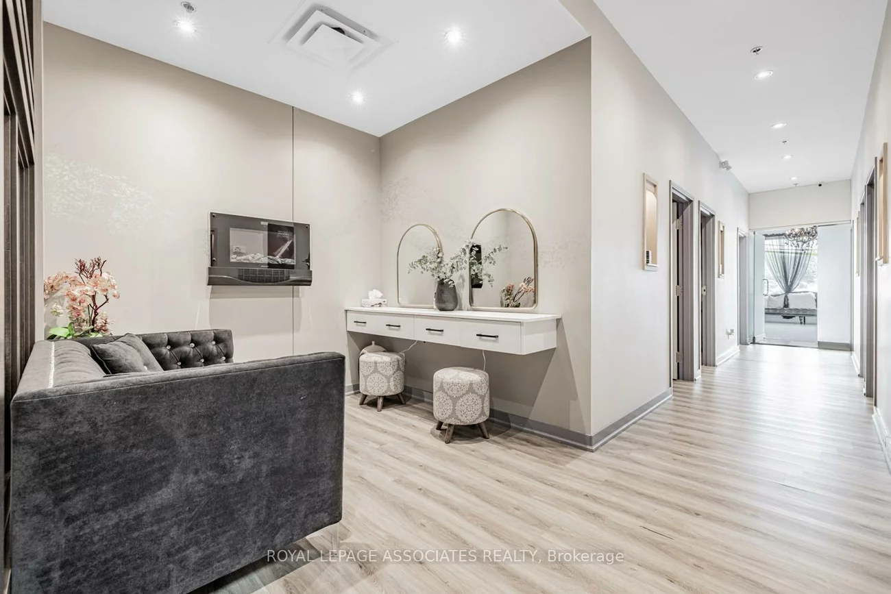 1390, Major Mackenzie, Bayview Hill, Richmond Hill