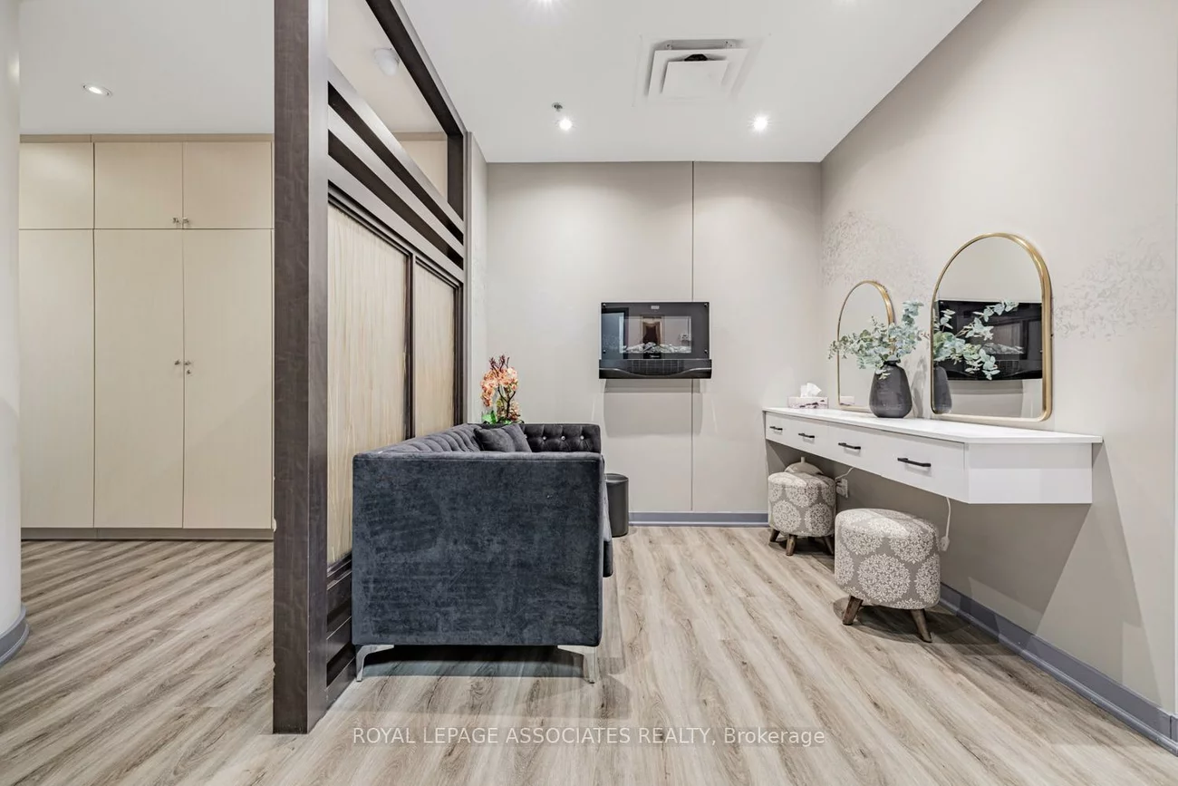 1390, Major Mackenzie, Bayview Hill, Richmond Hill