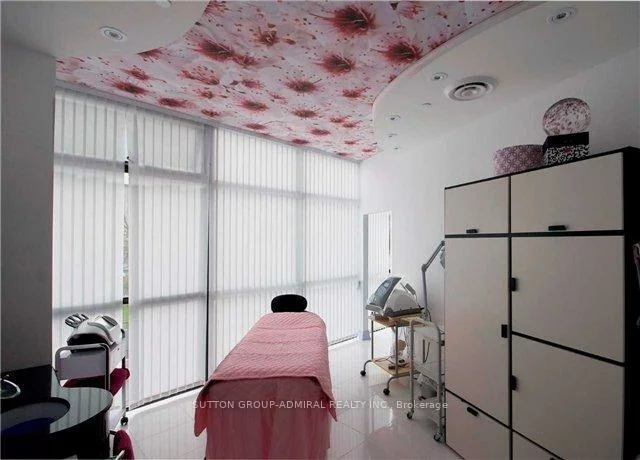 10376, Yonge, Mill Pond, Richmond Hill