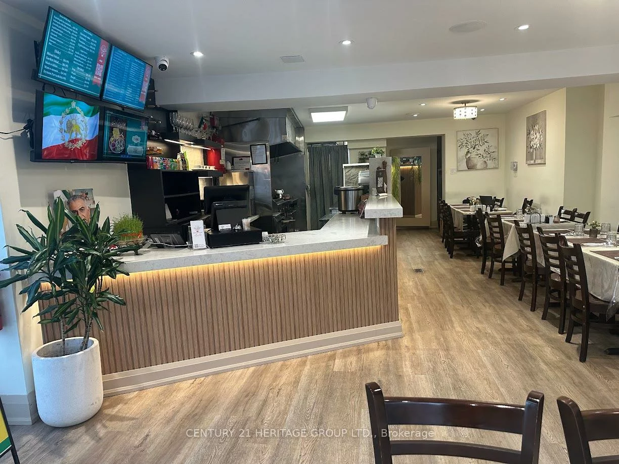 10123, Yonge, Crosby, Richmond Hill