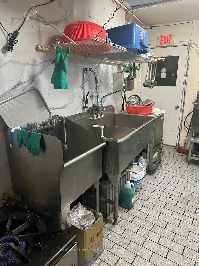 10123, Yonge, Crosby, Richmond Hill