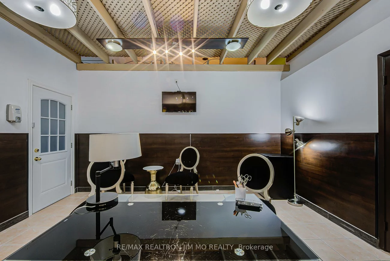 670, Highway 7, Beaver Creek Business Park, Richmond Hill