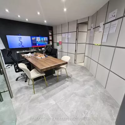 10376, Yonge, Crosby, Richmond Hill