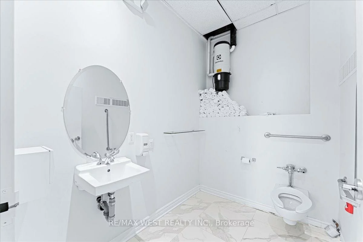 9610, Yonge, North Richvale, Richmond Hill