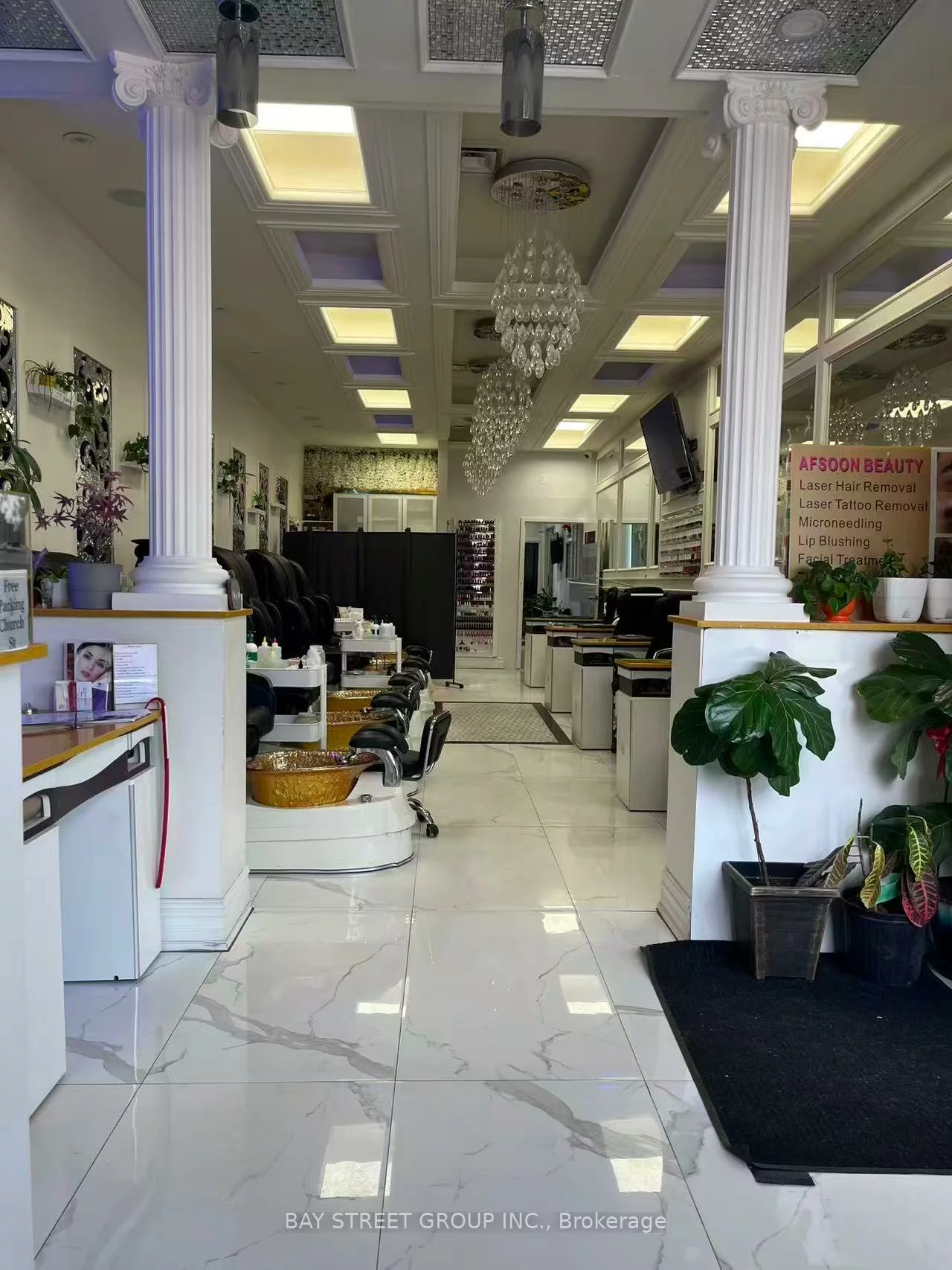 10165, Yonge, Crosby, Richmond Hill