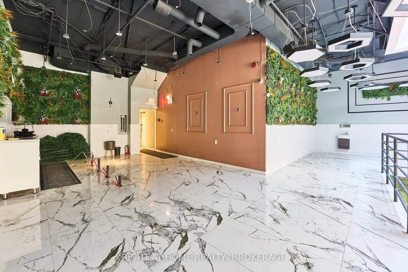 588, Yonge, Bay Street Corridor, Toronto
