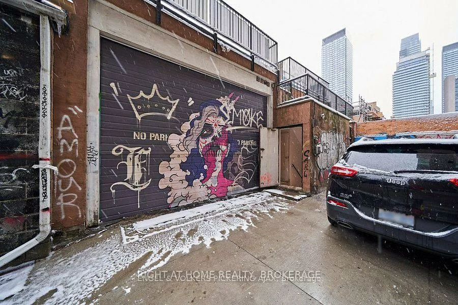 588, Yonge, Bay Street Corridor, Toronto