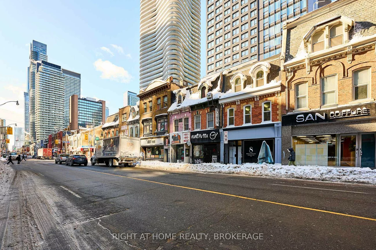 588, Yonge, Bay Street Corridor, Toronto