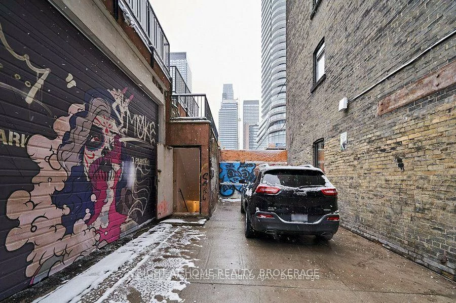 588, Yonge, Bay Street Corridor, Toronto