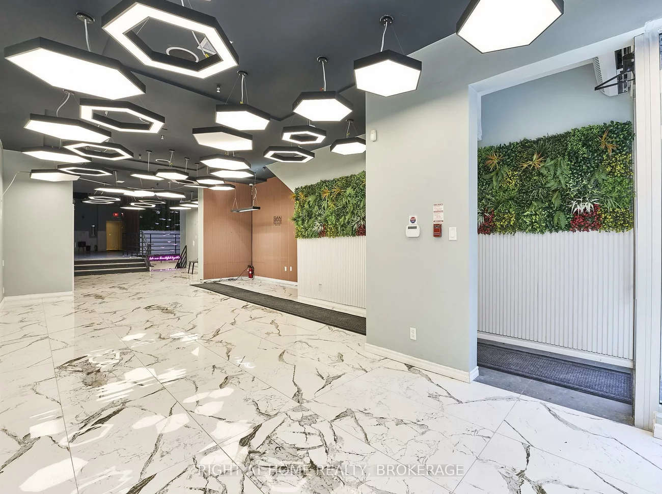 588, Yonge, Bay Street Corridor, Toronto