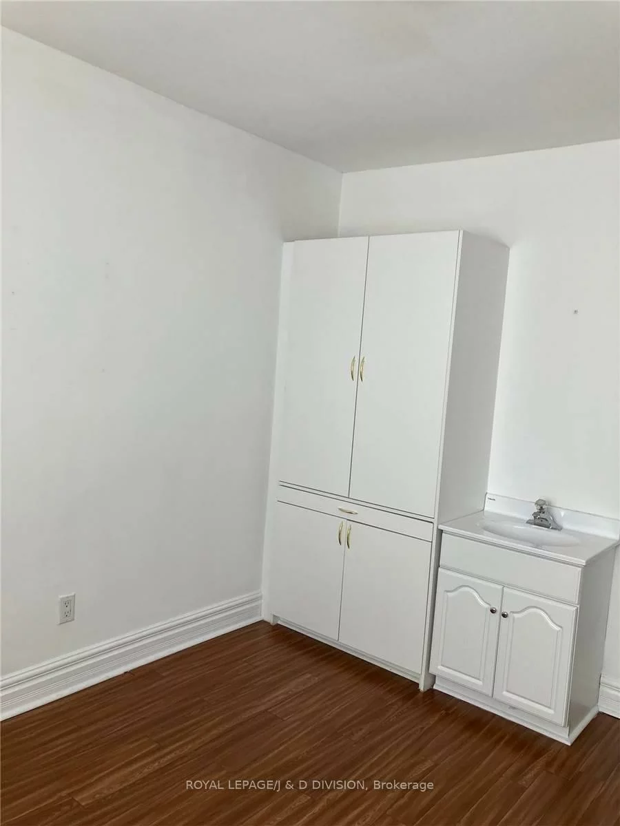 335, Sheppard, Willowdale East, Toronto