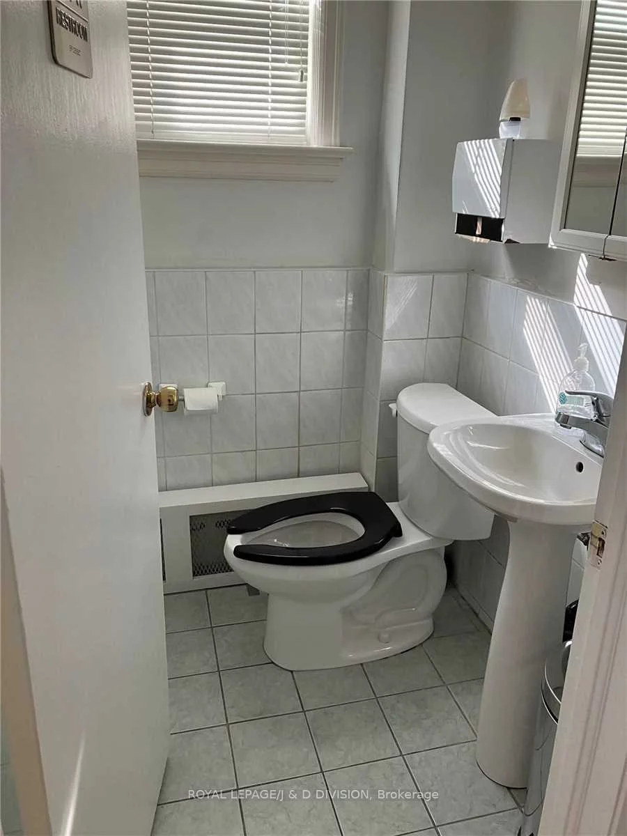 335, Sheppard, Willowdale East, Toronto