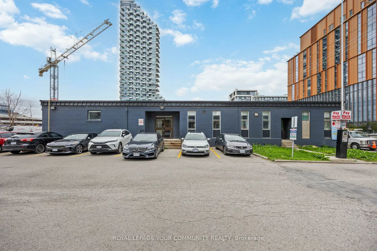 178, Queens, Waterfront Communities C8, Toronto
