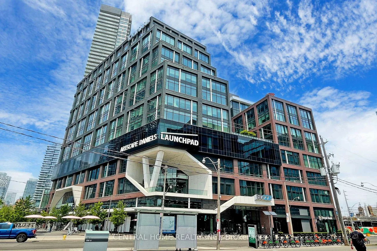 130, Queens, Waterfront Communities C8, Toronto