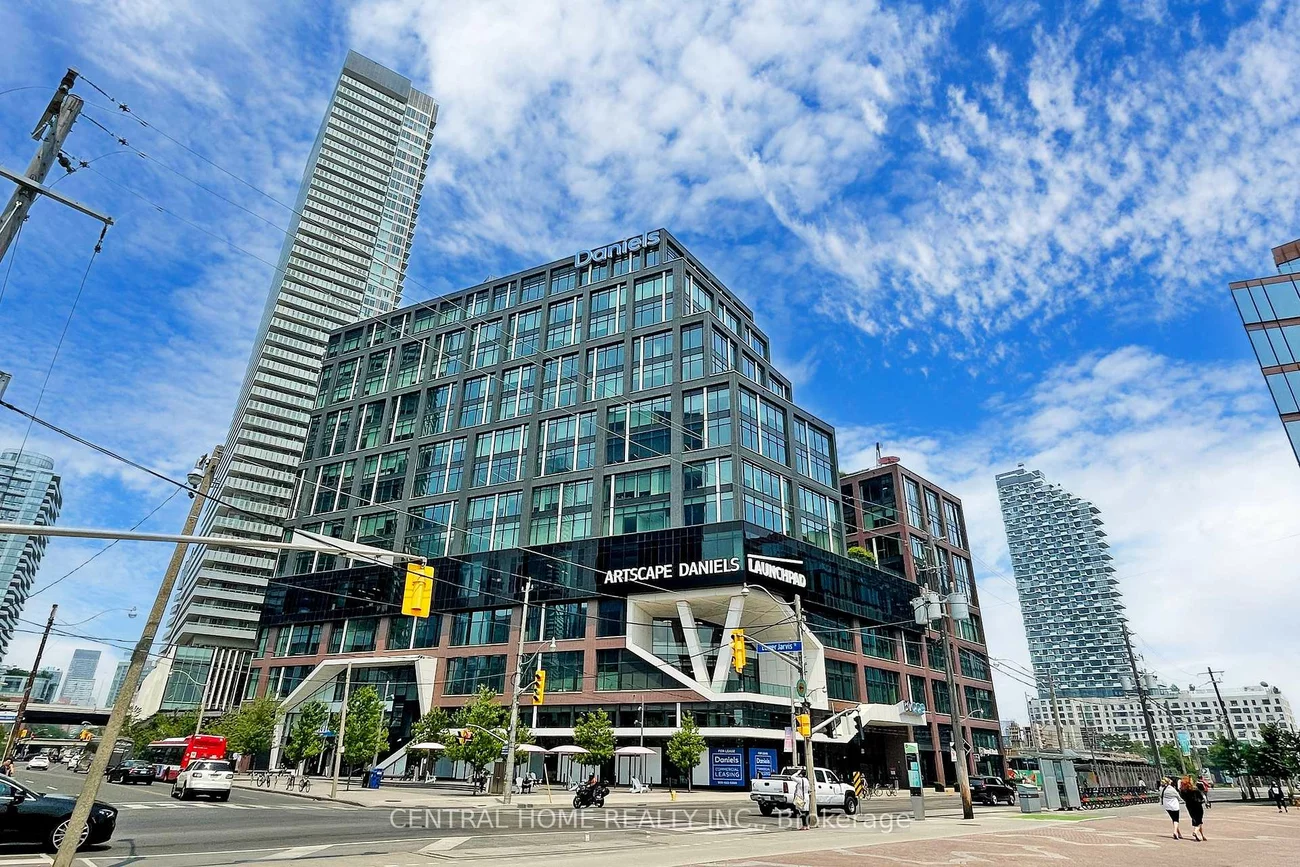 130, Queens, Waterfront Communities C8, Toronto