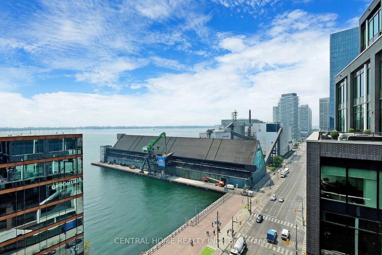 130, Queens, Waterfront Communities C8, Toronto