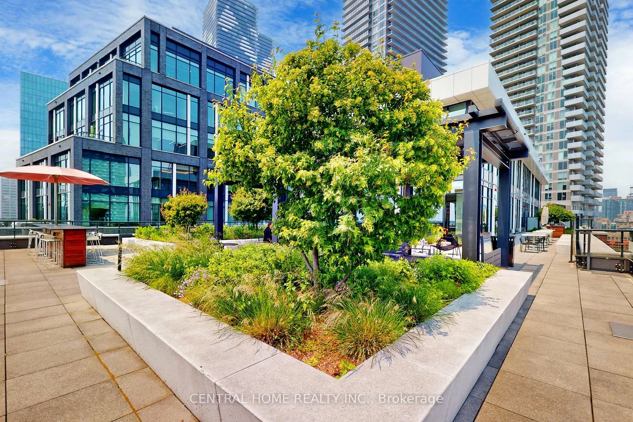 130, Queens, Waterfront Communities C8, Toronto
