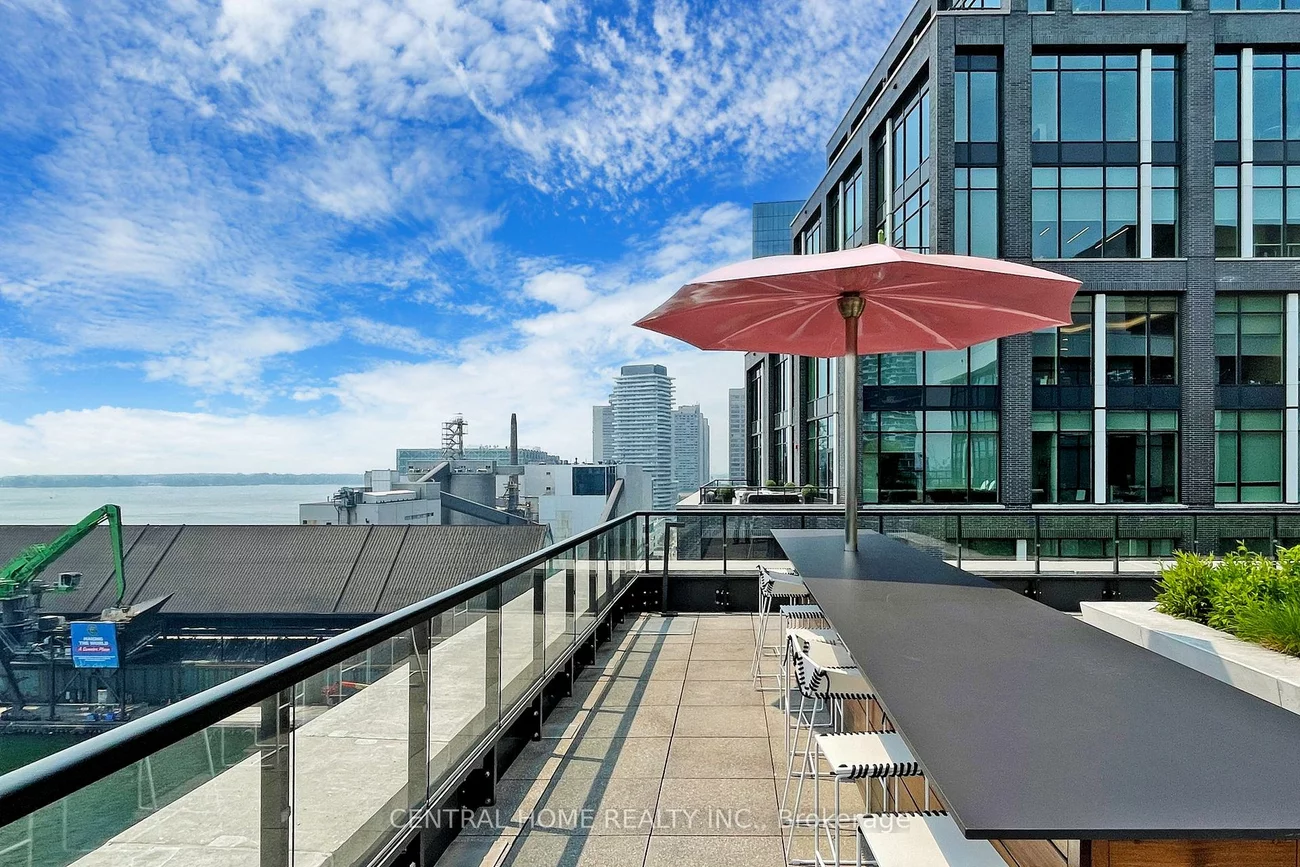 130, Queens, Waterfront Communities C8, Toronto