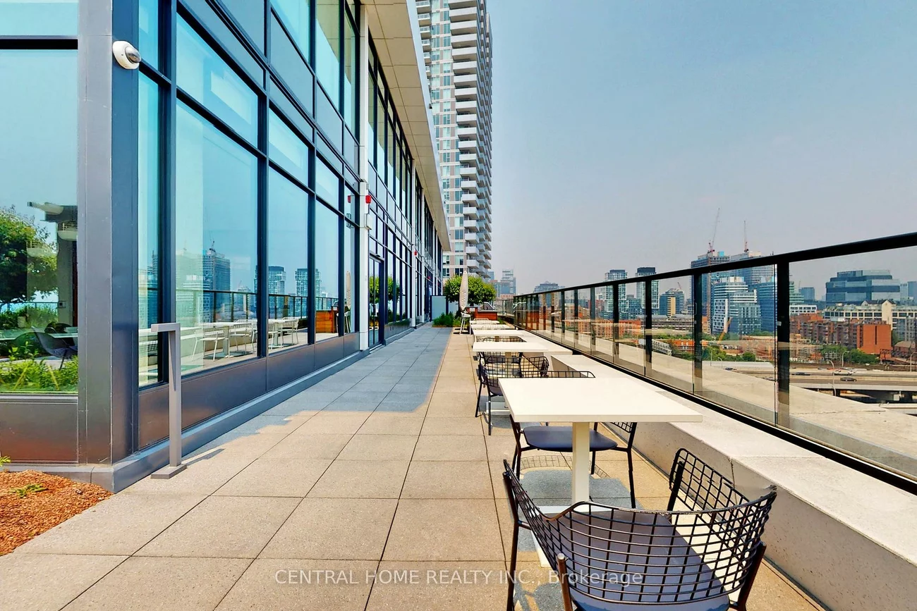 130, Queens, Waterfront Communities C8, Toronto