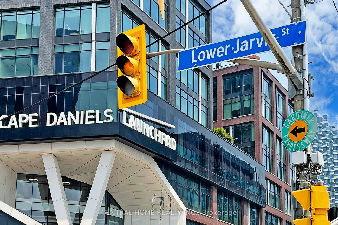 130, Queens, Waterfront Communities C8, Toronto