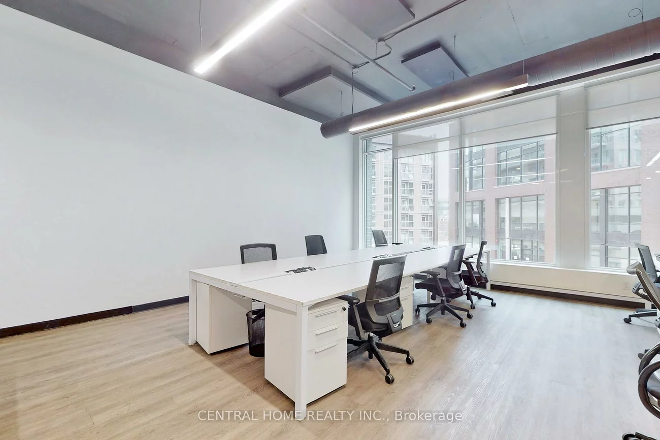 130, Queens, Waterfront Communities C8, Toronto