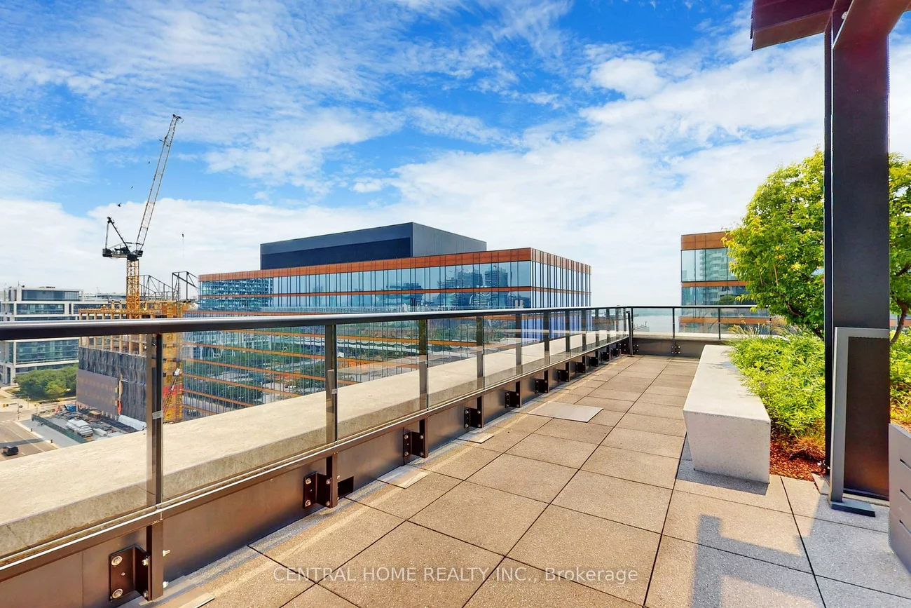 130, Queens, Waterfront Communities C8, Toronto