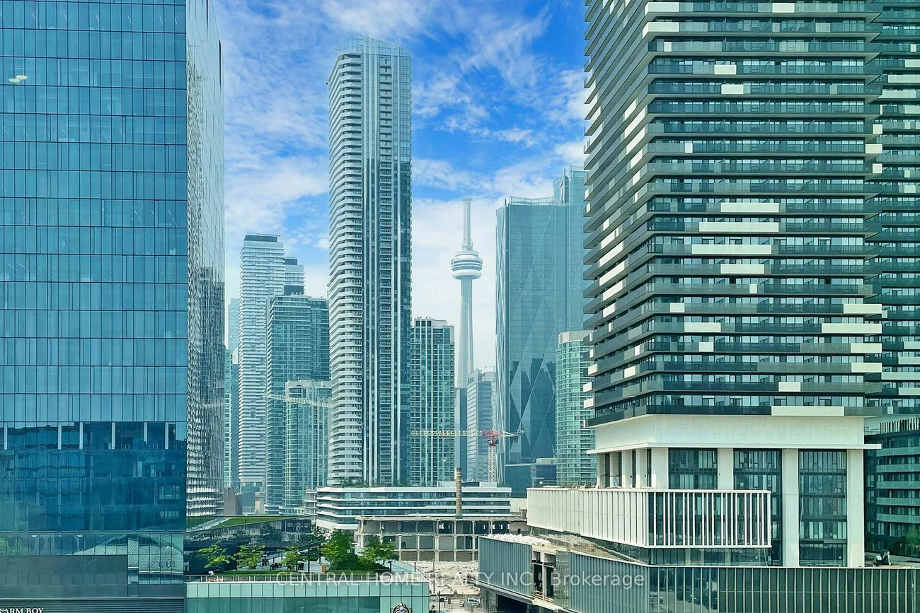 130, Queens, Waterfront Communities C8, Toronto