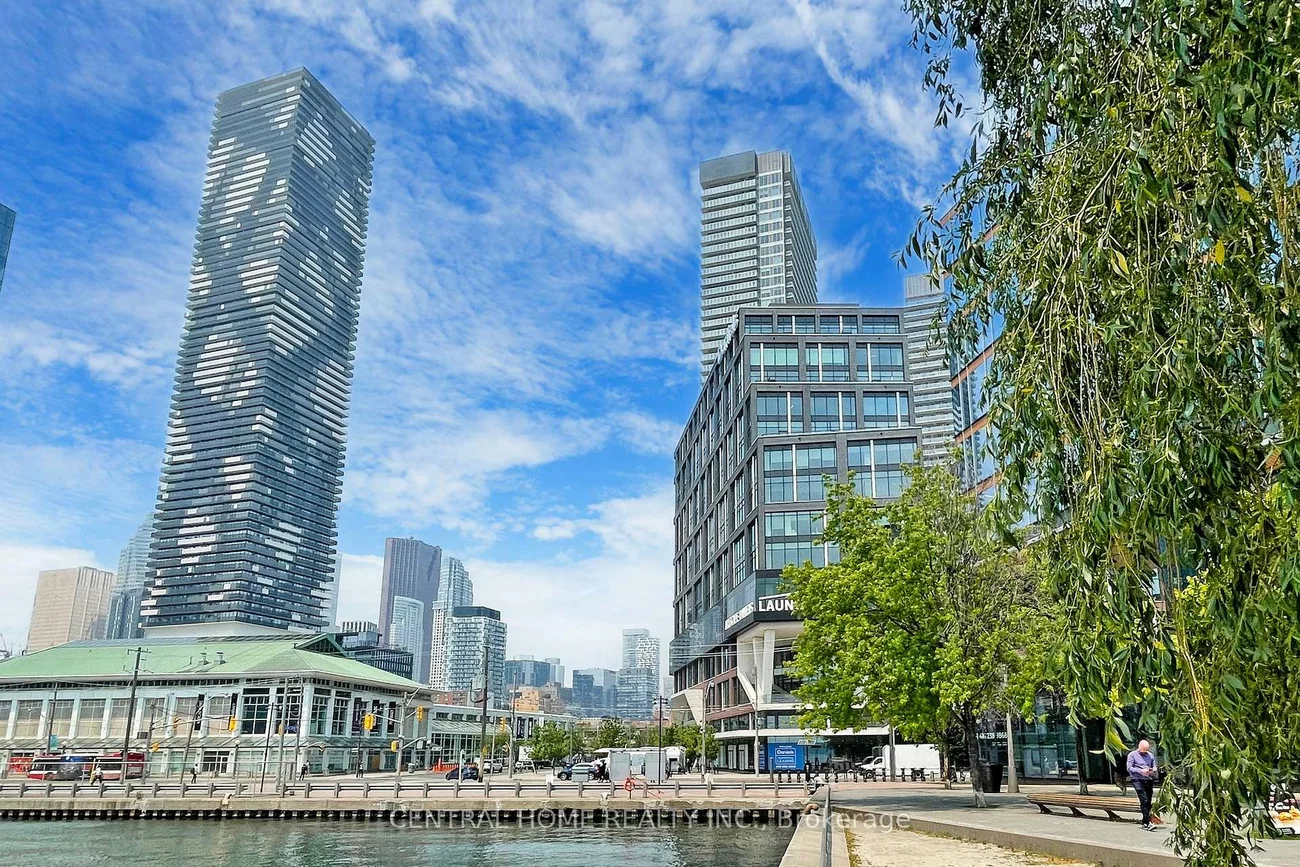 130, Queens, Waterfront Communities C8, Toronto