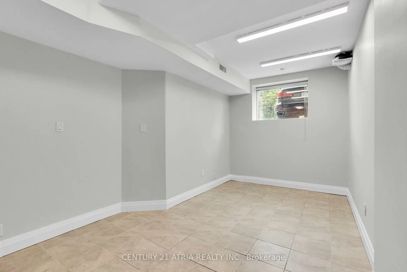 1590, Yonge, Yonge-St. Clair, Toronto