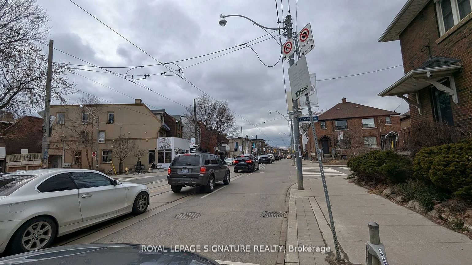 1364, Dundas, Little Portugal, Toronto