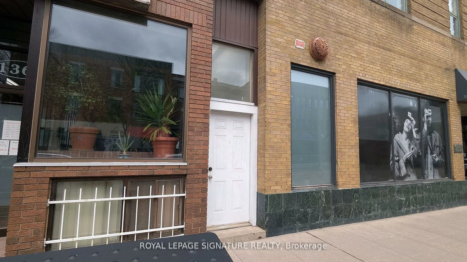1364, Dundas, Little Portugal, Toronto