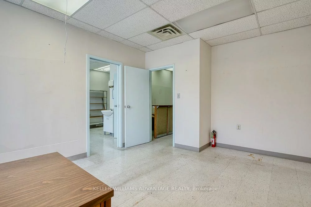302, Spadina, Kensington-Chinatown, Toronto