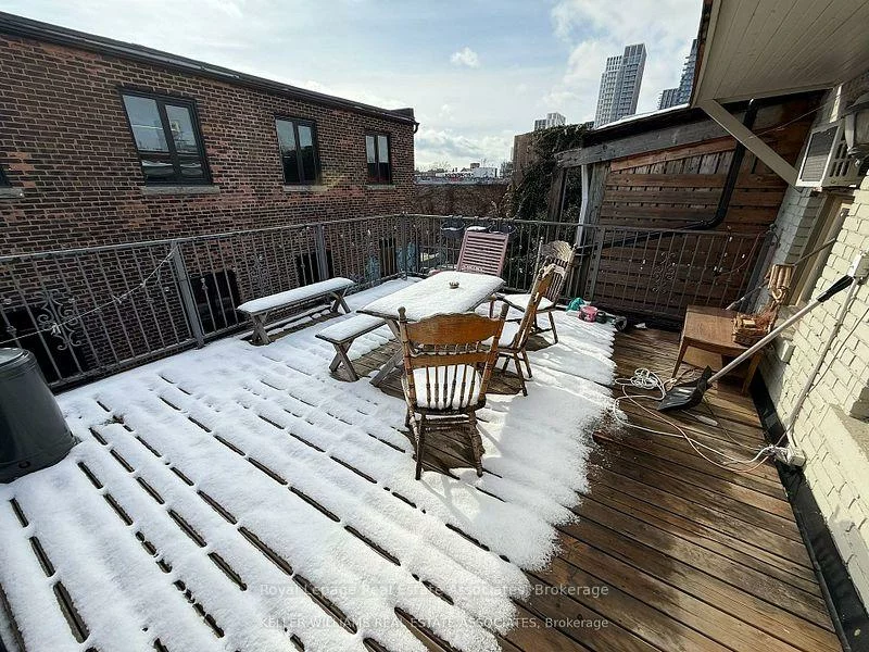 497, Bloor, University, Toronto