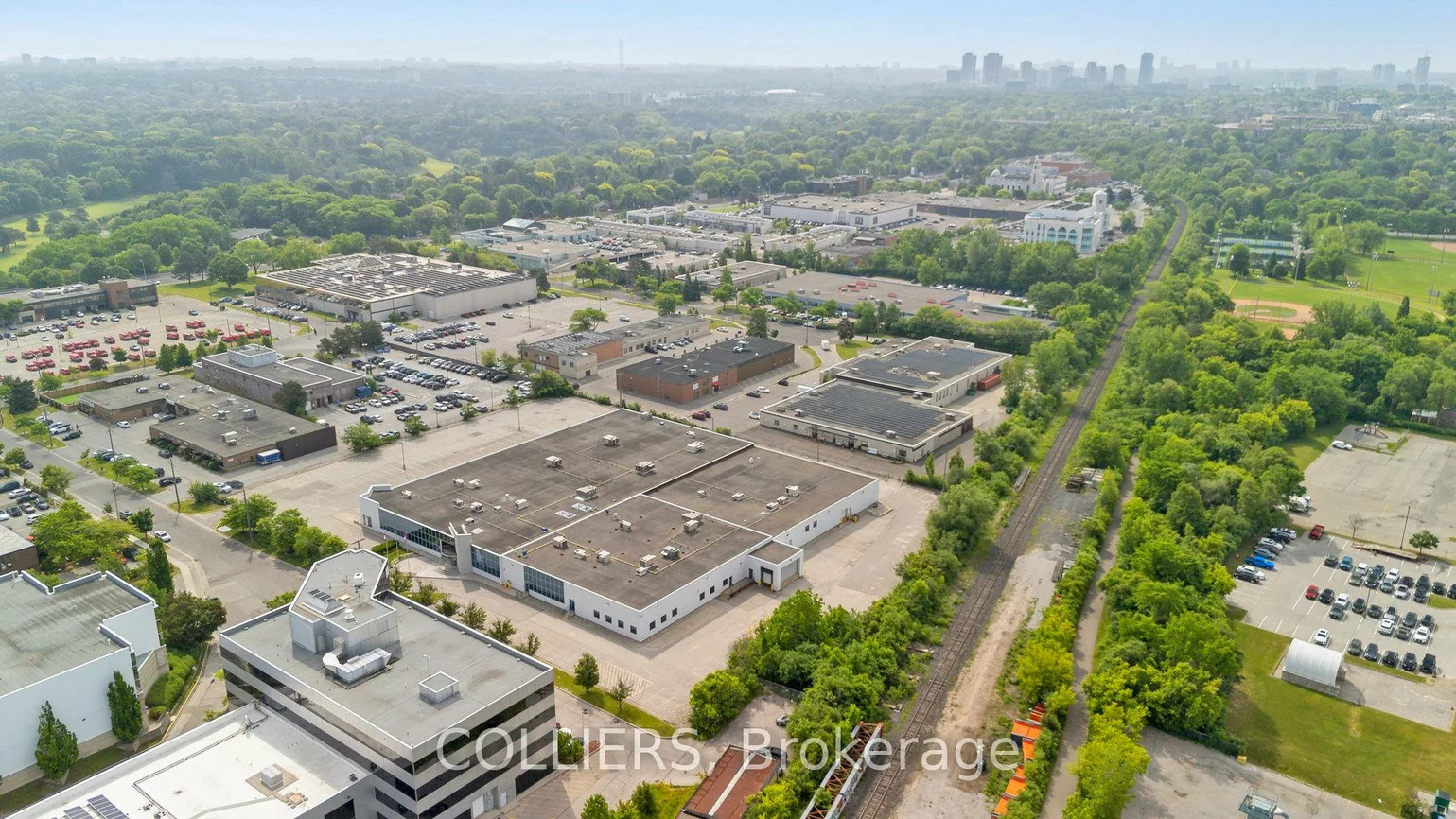 25, Dyas, Banbury-Don Mills, Toronto