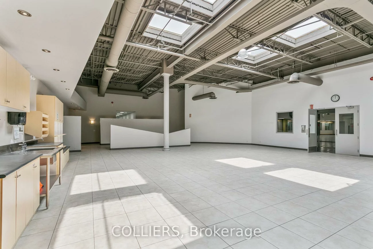 25, Dyas, Banbury-Don Mills, Toronto