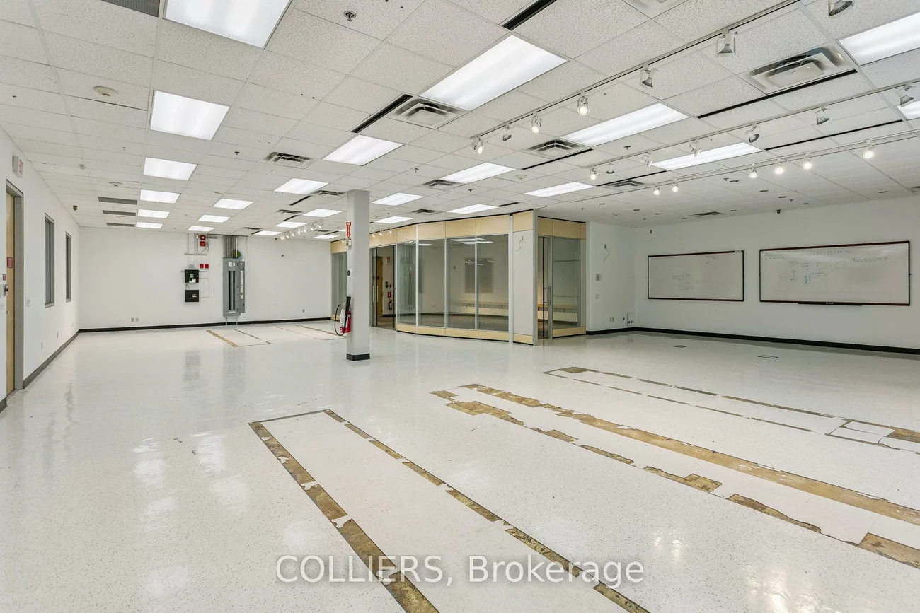 25, Dyas, Banbury-Don Mills, Toronto