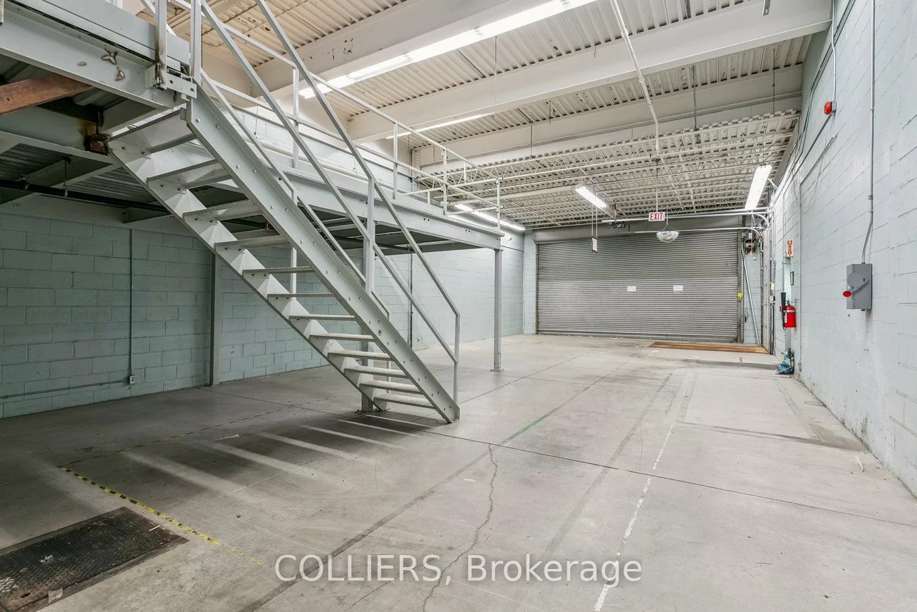 25, Dyas, Banbury-Don Mills, Toronto
