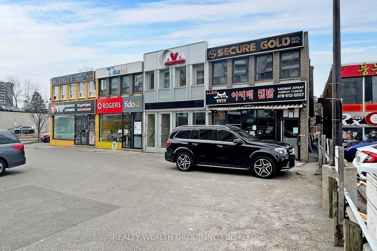 6068 A, Yonge, Newtonbrook West, Toronto