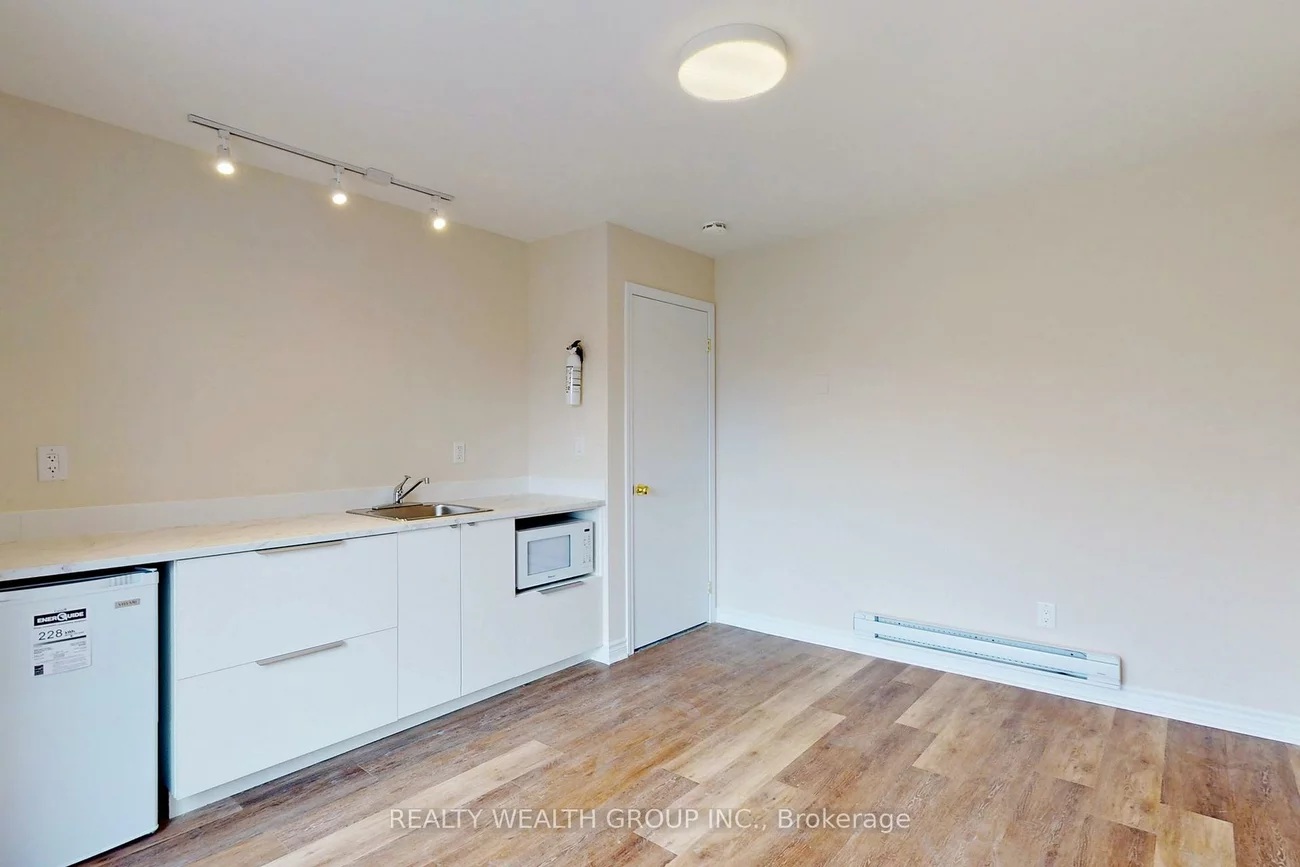 6068 A, Yonge, Newtonbrook West, Toronto