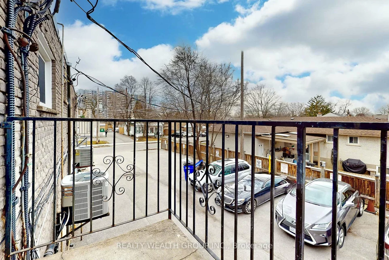 6068 A, Yonge, Newtonbrook West, Toronto