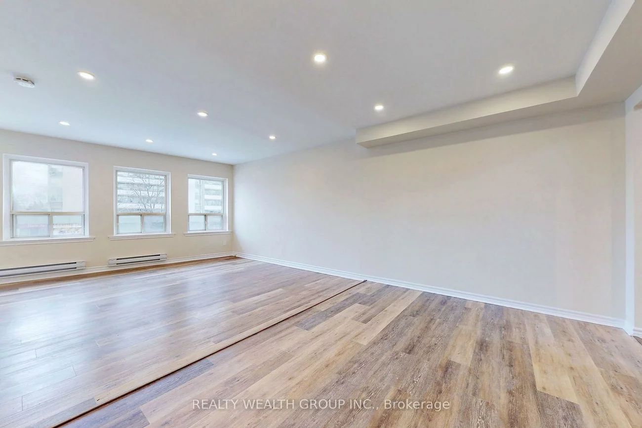 6068 A, Yonge, Newtonbrook West, Toronto